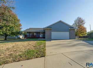 208 N Dominic Cir, Sioux Falls, SD 57107
