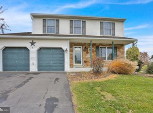 105 Roxberry Dr, Sinking Spring, PA 19608