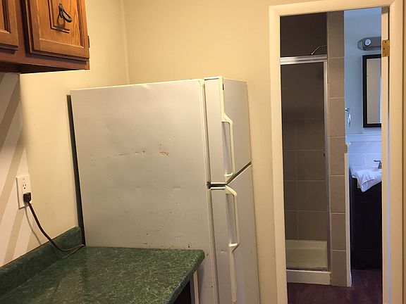 Kitchen/NO STOVE