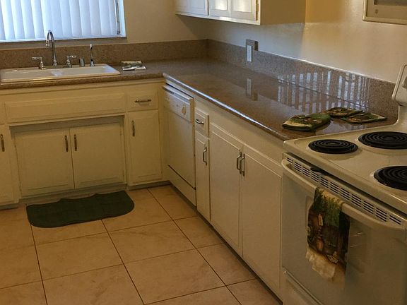 kitchen with dishwasher, electric stove and microwave stove