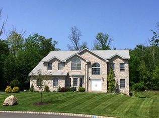 17 Biret Dr, Airmont, NY 10952