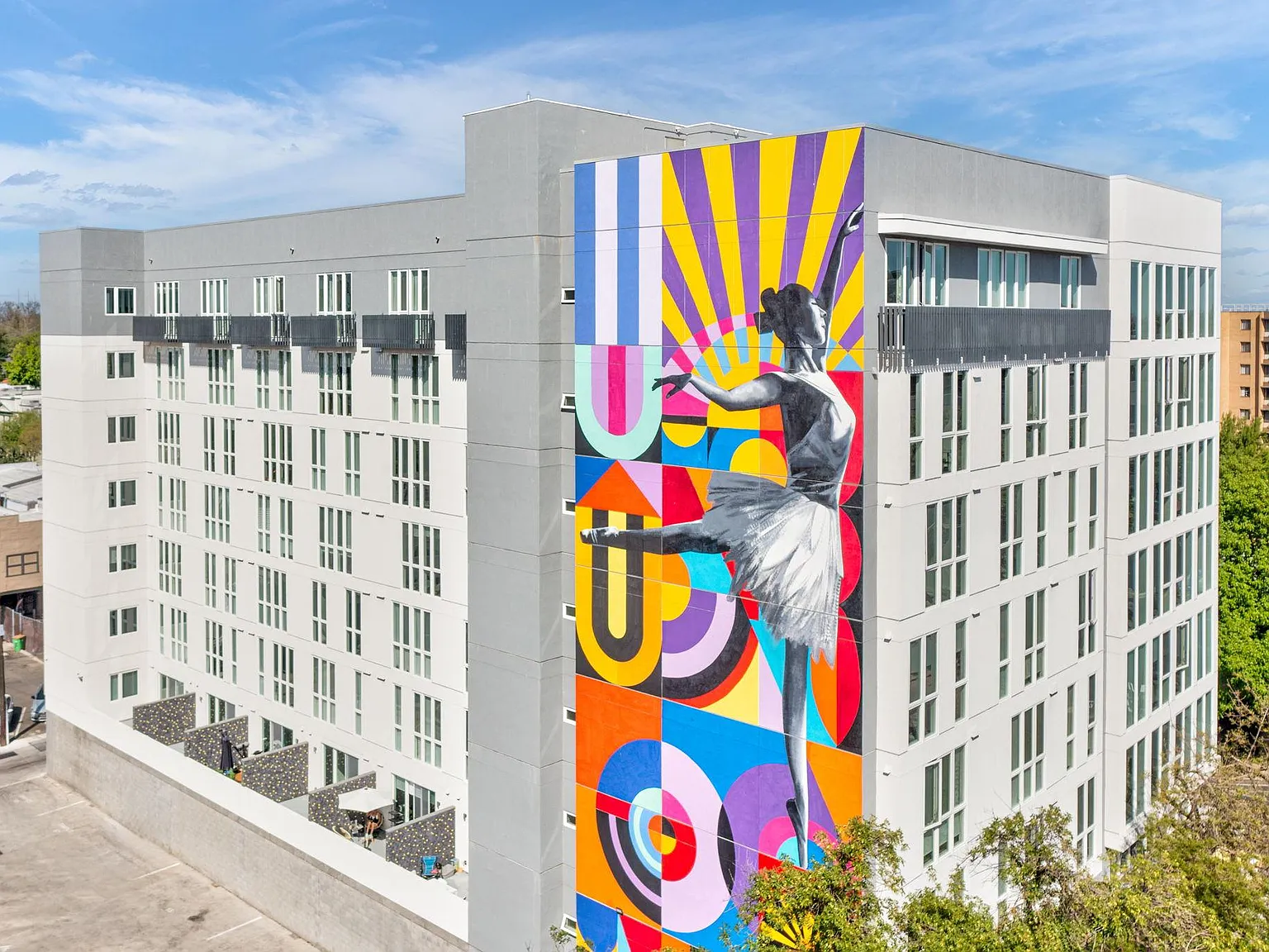 17 Central — Photo 1