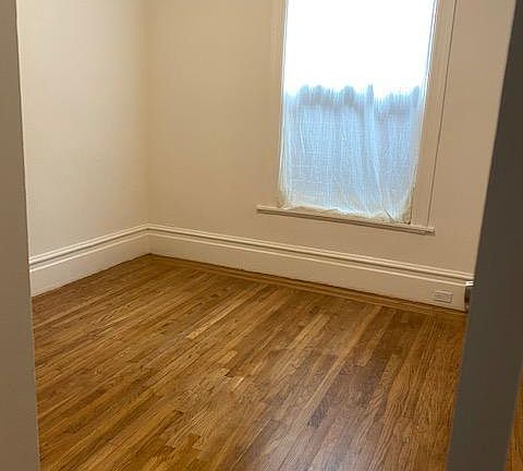 3rd image of 3374 Sacramento St #2