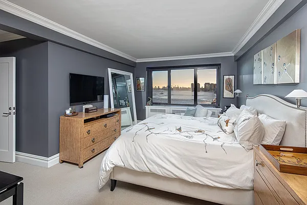 Sold by Compass | media 6