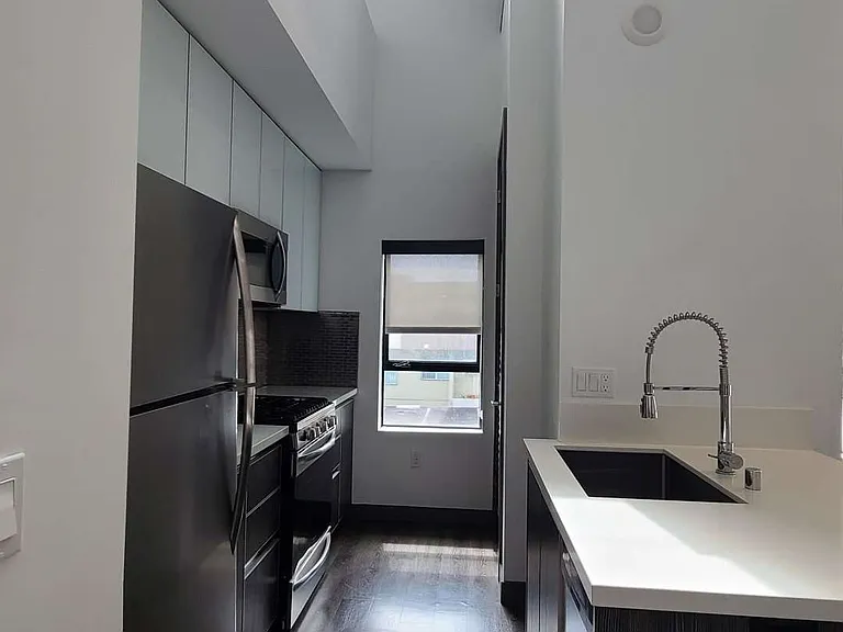 644 N Hobart Blvd — Photo 25
