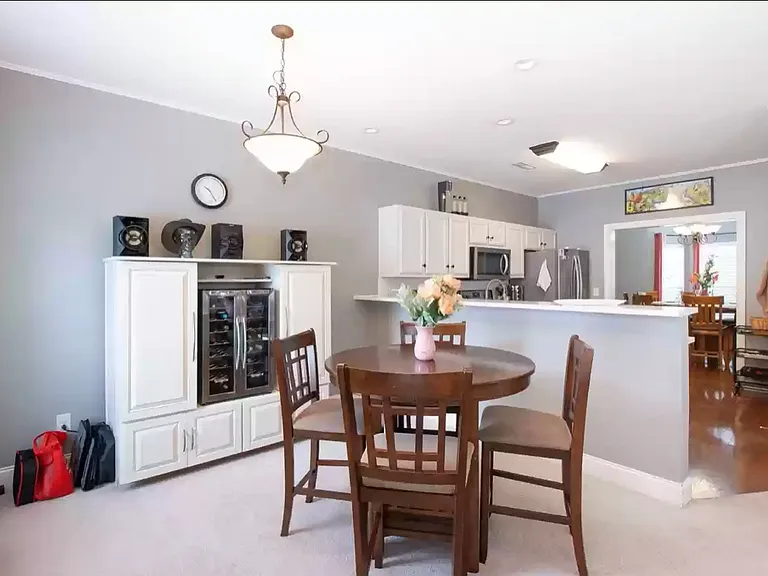 219 Rowlette Cir — Photo 5