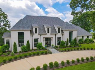 7443 E White River Rdg, Fayetteville, AR 72701