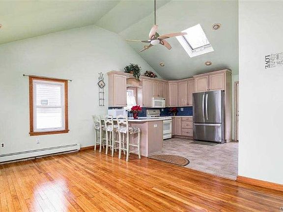 4th image of 104 Irish Ln