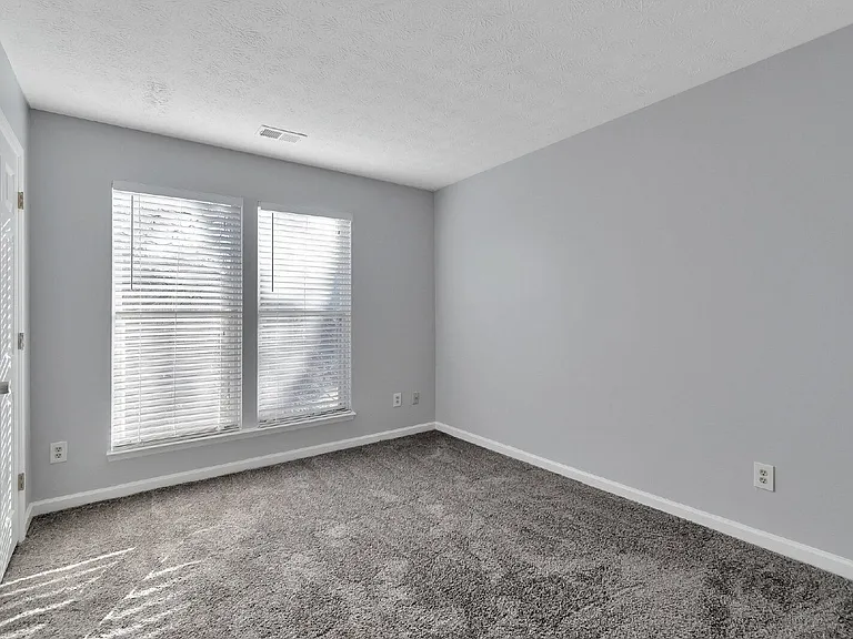 4641 Hampton Chase NE — Photo 15