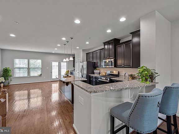 5th image of 2641 Richmond Way