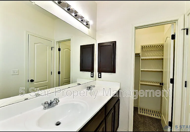 13136 Wellington Dr — Photo 26