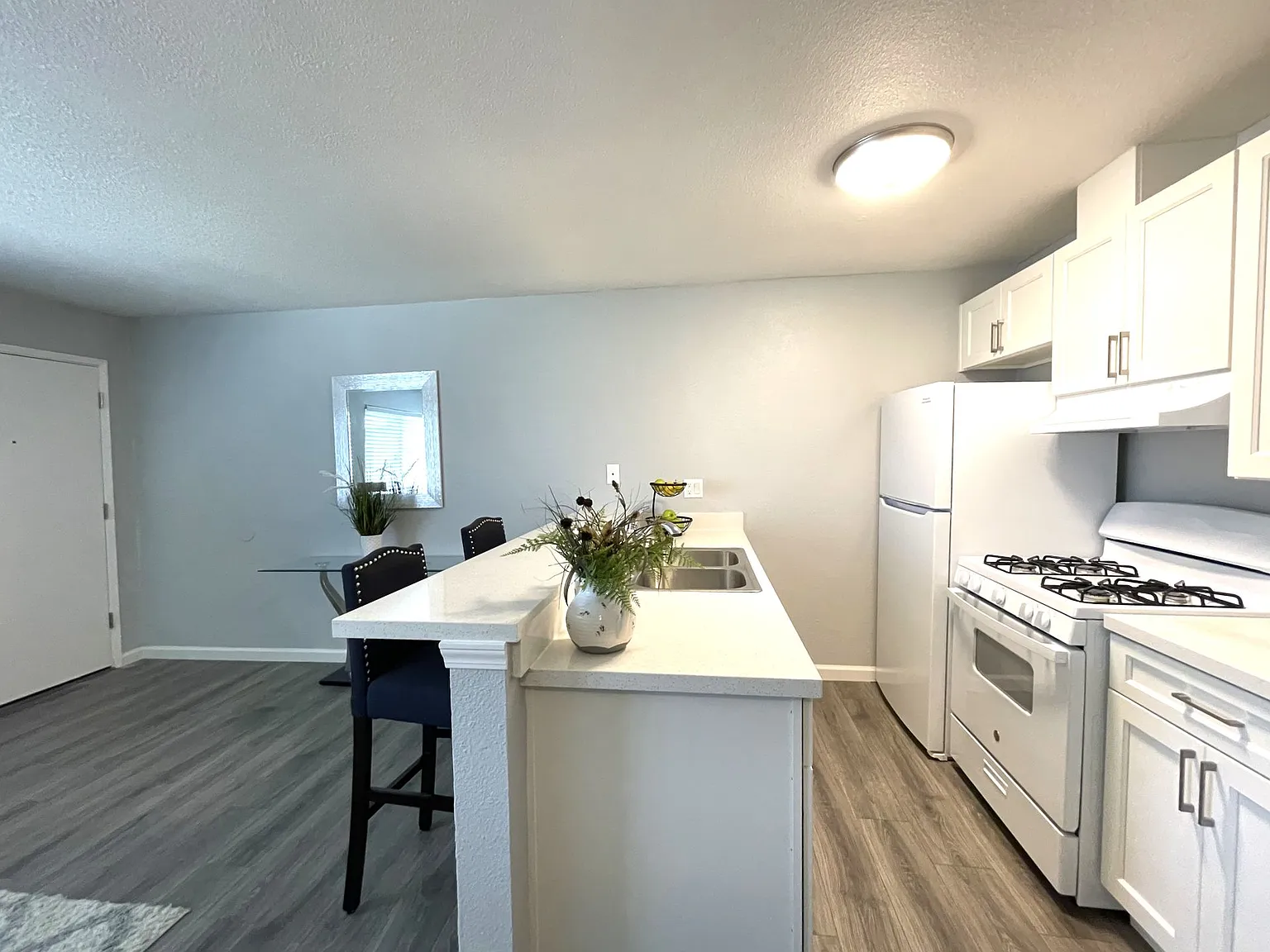 La Madera Apartments at 935 W. Swain Road — Photo 1