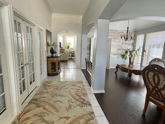 2nd image of 2905 Cypress Leaf Ln