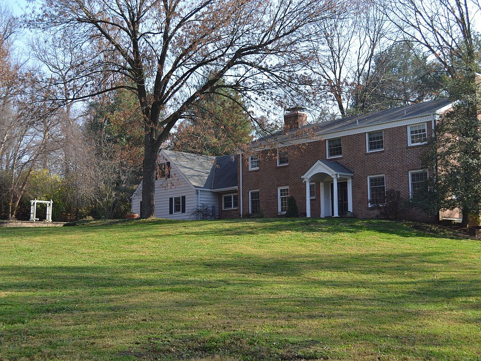 44 Overhills Drive, Ladue