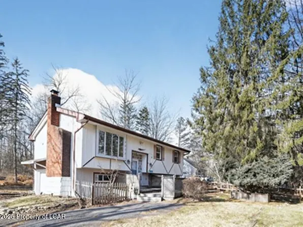 276 Ash Dr, Long Pond, PA 18334