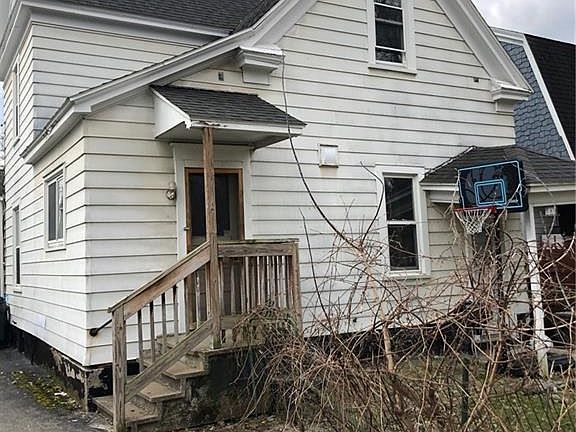 3rd image of 132 Seeley Ave