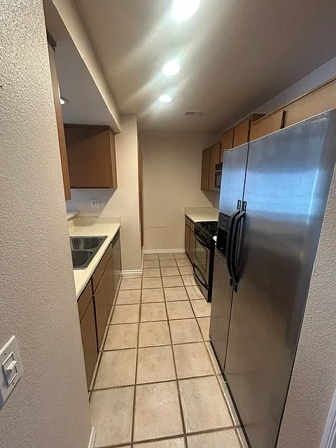 2 bed, 872 sqft, $2,600 — Photo 3