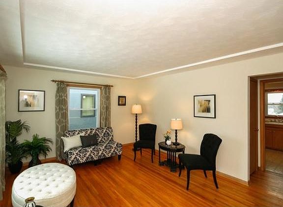 2nd image of 560 36 1/2 Ave NE