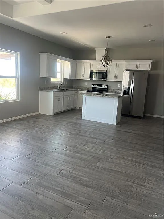 2112 Redbud Ln — Photo 2