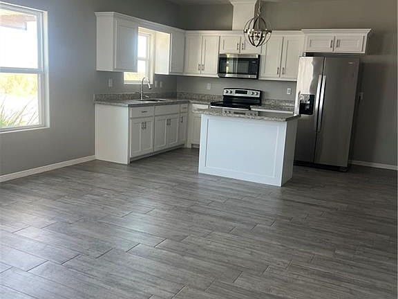 2nd image of 2112 Redbud Ln #1