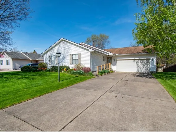 1170 Cedarwood Dr, Mineral Ridge, OH 44440