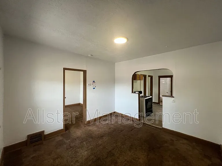 3611 E 116th St #LOWER — Photo 2