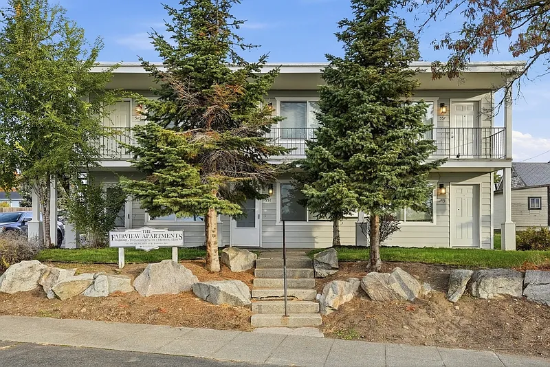 1 bed, 1.0 bath, 420 sqft, $899 — Photo 2