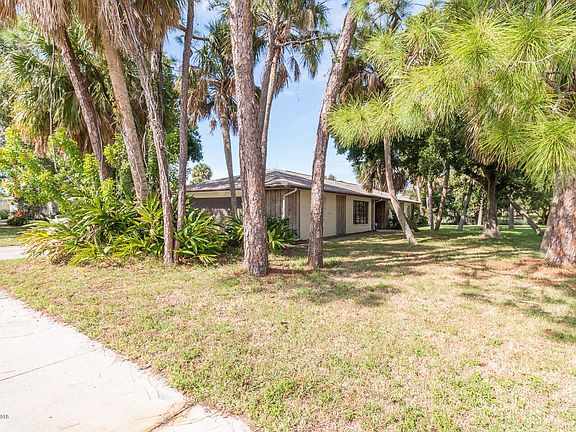 3rd image of 210 Crescent Dr