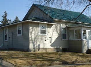 416 E Main St, Brooklyn, IA 52211
