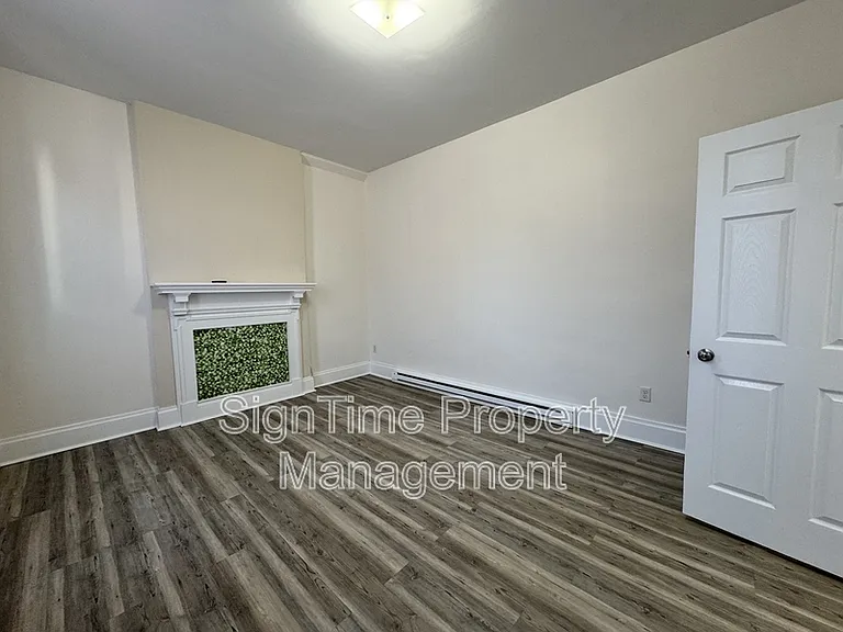 103 E Washington St #1E — Photo 7