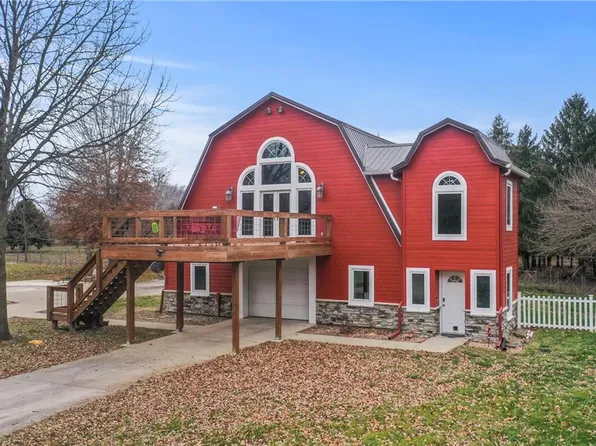 850 N Stillhouse Rd, Oak Grove, MO 64075