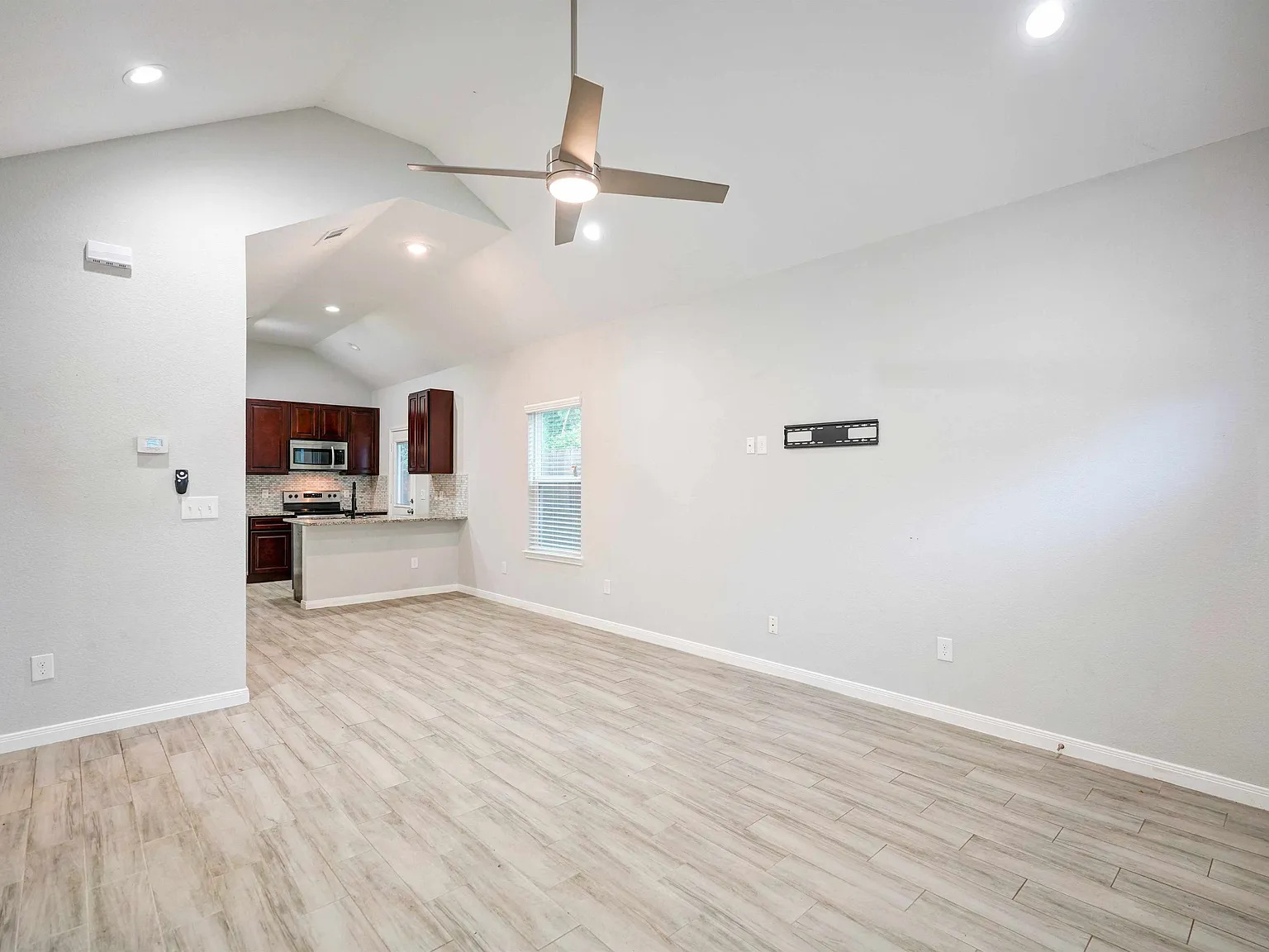3 bed, 1200 sqft, $1,395 — Photo 3