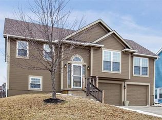 10927 N Skiles Ct, Kansas City, MO 64157