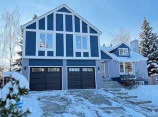 119 N Pump Hill Bay SW, Calgary, AB T2V 4L6