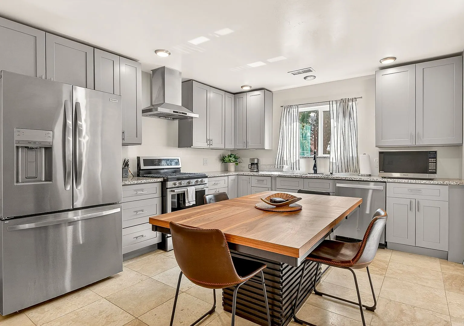 4 Bedroom Flagstaff Rental — Photo 1