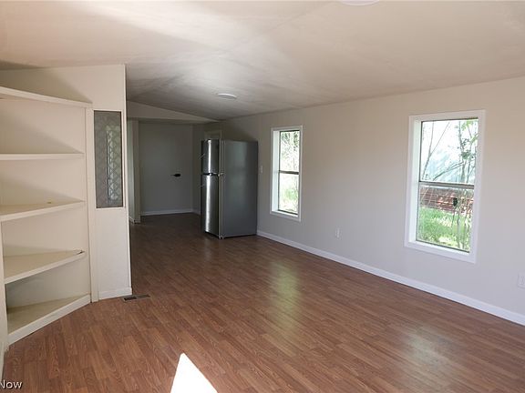 3rd image of 216 Young Ln