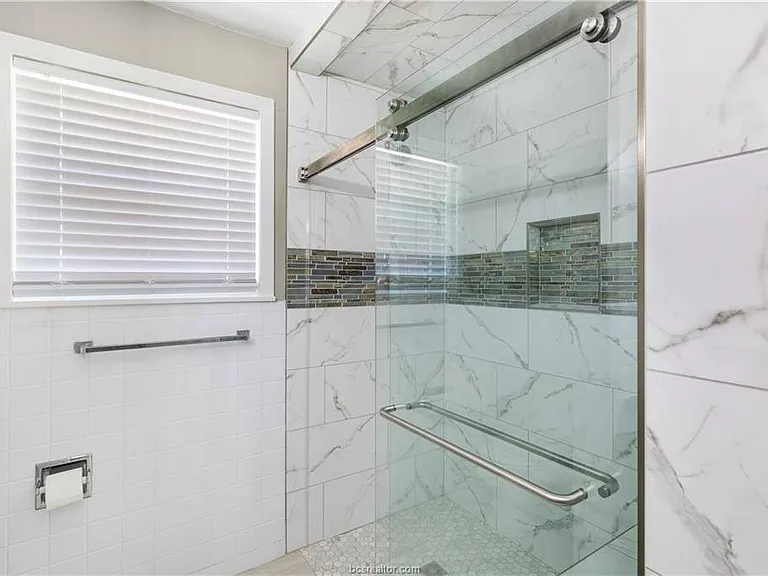 209 Helena St — Photo 18