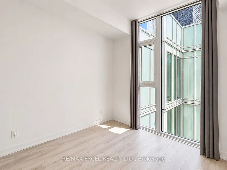 33 Helendale Ave #1012 — Photo 12