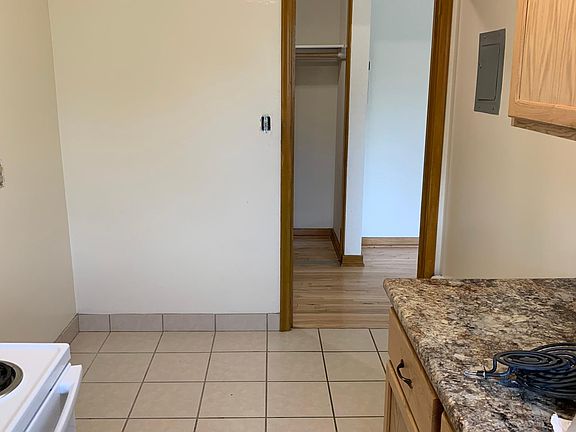4th image of 859 Saint Paul Ave APT 6