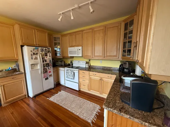 6 Maple St #1, Watertown, MA 02472