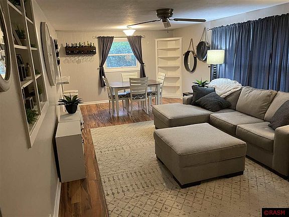 3rd image of 410 Livermore St