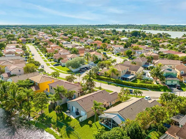 2261 NW 185th Ave, Pembroke Pines, FL 33029