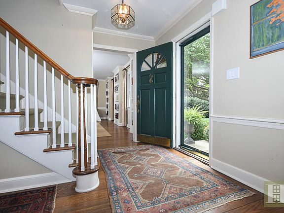 5th image of 18 Covewood Dr