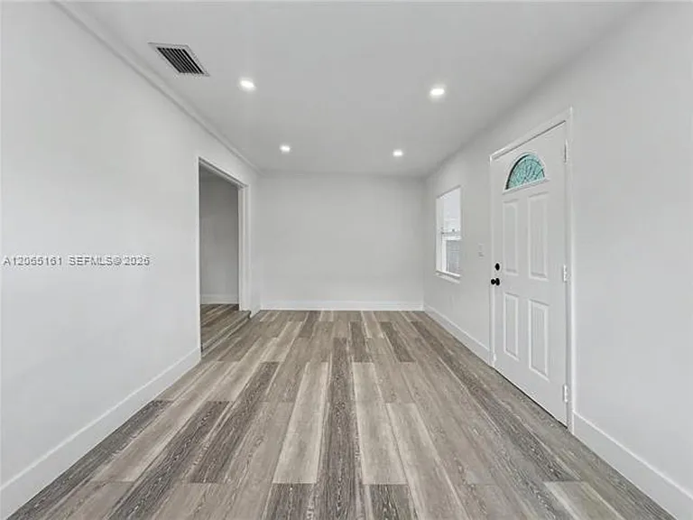 228 NW 39th St #228 — Photo 5