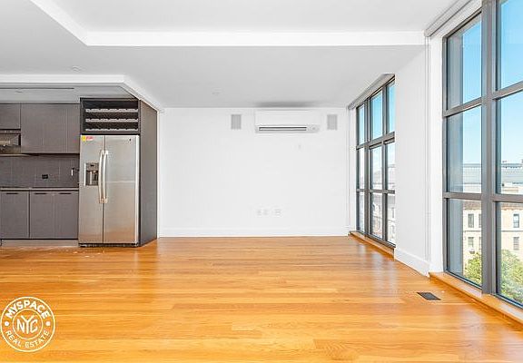 5th image of 1040 Dean St #526