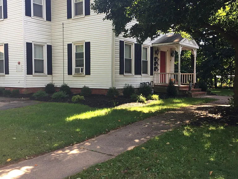 Maple Ave — Photo 7