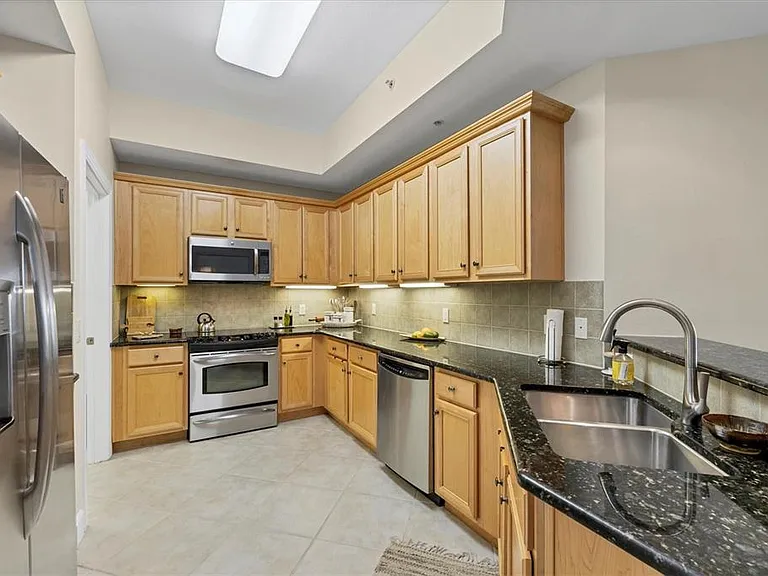 8541 Amberjack Cir #203 — Photo 13