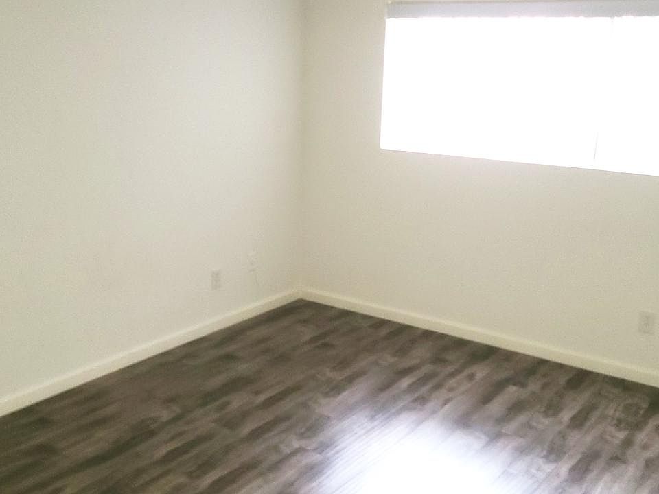 1st image of 909 Westbourne Dr #105