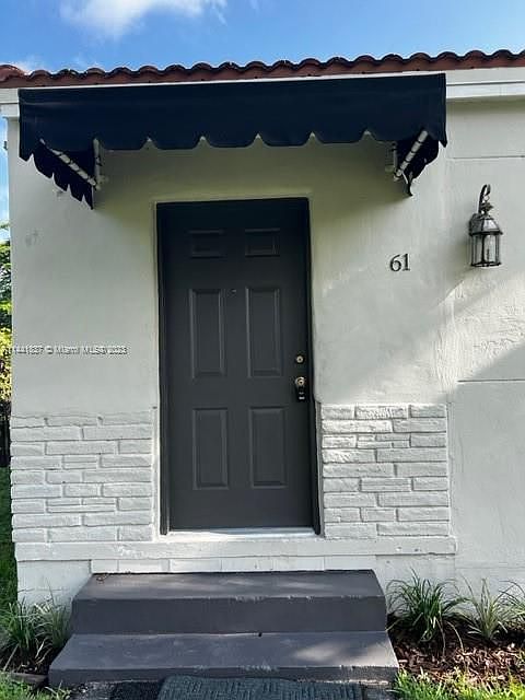1st image of 61 Carlisle Dr