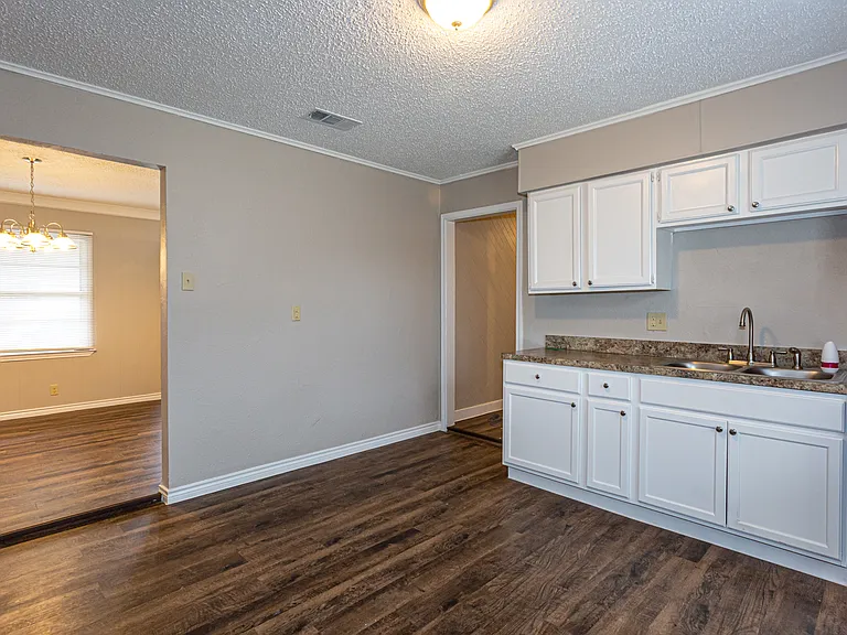 2518 Winthrop Dr — Photo 11